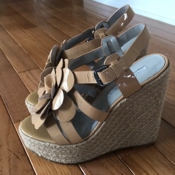 Vera Wang sandals - Picture 2 of 5